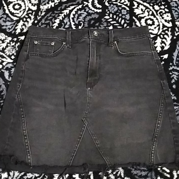 Black jean skirt - Picture 1 of 3